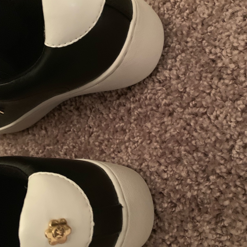 Sneakers - Picture 4 of 5